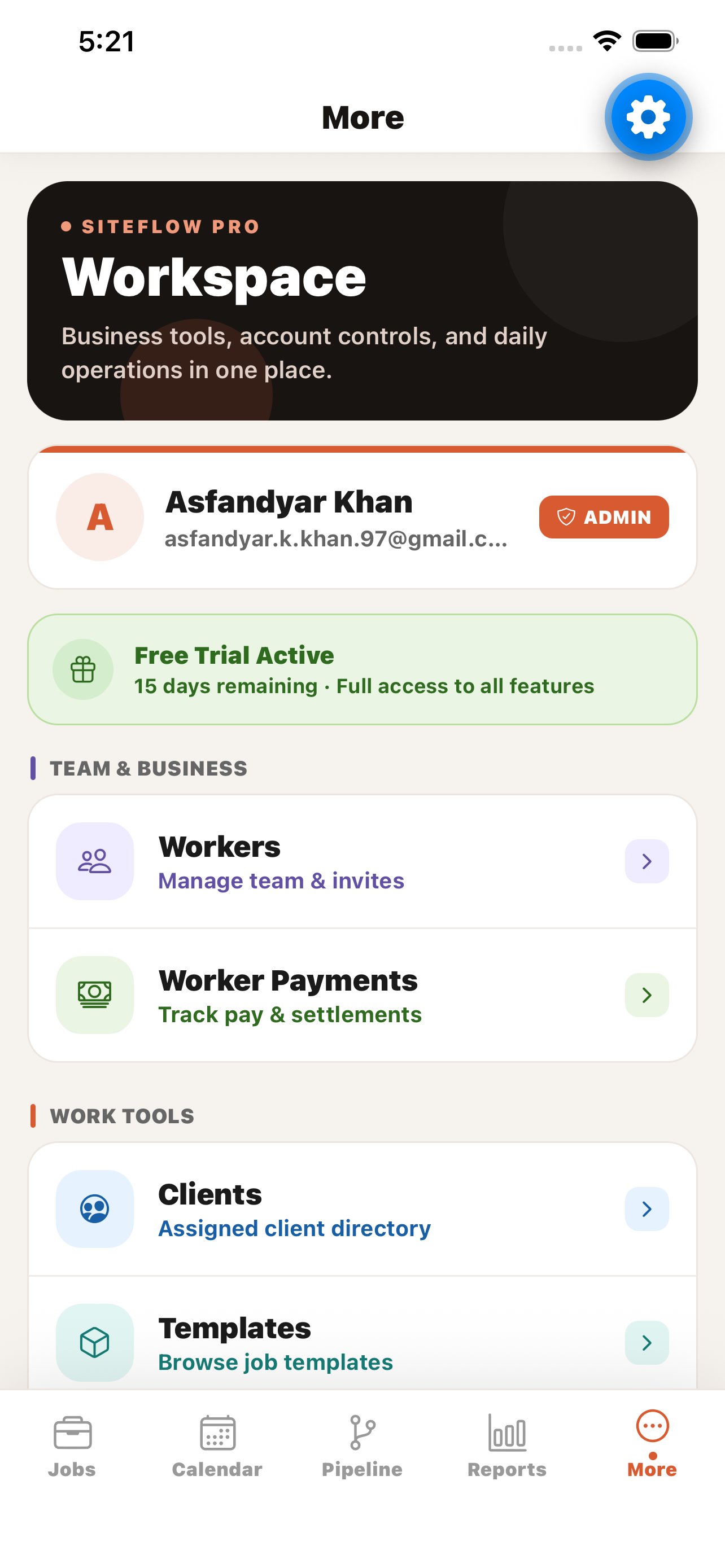 Siteflow Pro reports screen for contractor revenue, invoices, and worker payment tracking